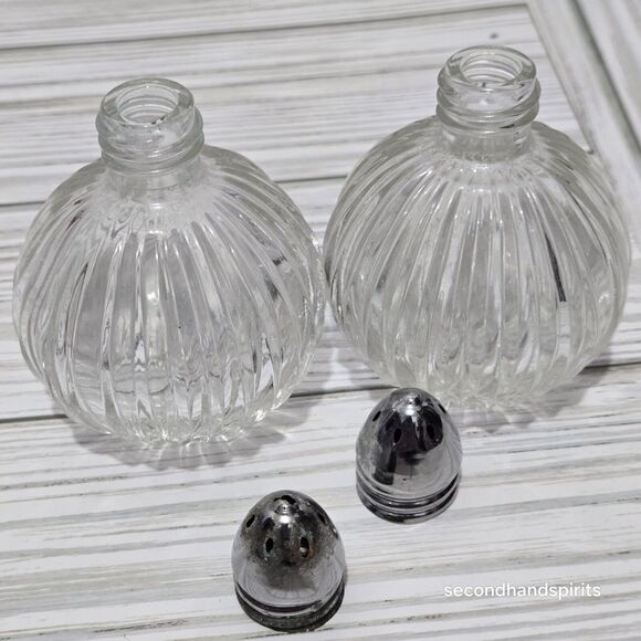 Vintage Crystal Salt Pepper Shakers Glass Fancy Lids are Tarnished - Picture 3 of 4